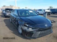 ✅ 2025 Toyota Camry LE • VIN: 4T1DAACKXSU503690 • Lot: 43029870. Wystawiony na IAAI z przebiegiem 5 349 mil. Bezpłatny archiwum sprzedaży aukcyjnych z USA i szczegółowy raport historii pojazdu na DreamBid. Zdjęcie 1.