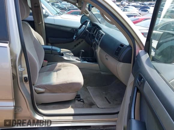 ✅ 2004 Toyota 4Runner SR5 • VIN: JTEZU14R740027532 • Lot: 43025207. Listed on IAAI with 174,316 mi. Free auction sales archive from the USA and detailed vehicle history report at DreamBid. Image 5.