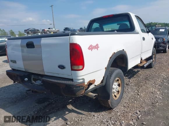 ✅ 1999 Ford F-250 • VIN: 1FTPF28W2XNB25385 • Lot: 42768047. Wystawiony na IAAI z przebiegiem Nie podano. Bezpłatny archiwum sprzedaży aukcyjnych z USA i szczegółowy raport historii pojazdu na DreamBid. Zdjęcie 4.