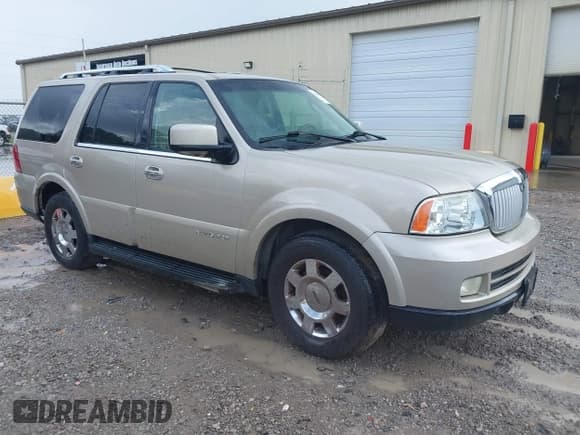 ✅ 2006 Lincoln Navigator Luxury • VIN: 5LMFU28526LJ13149 • Лот: 42546722. Опубликован ранее на IAAI с пробегом 207 895 миль. Бесплатный доступ к архиву аукционных продаж из США и подробный отчёт об истории автомобиля на DreamBid. Изображение 1.