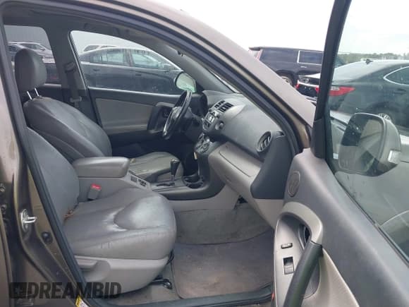 ✅ 2011 Toyota RAV4 Limited • VIN: 2T3YF4DV9BW082856 • Lot: 41946197. Wystawiony na IAAI z przebiegiem 189 382 mil. Bezpłatny archiwum sprzedaży aukcyjnych z USA i szczegółowy raport historii pojazdu na DreamBid. Zdjęcie 5.