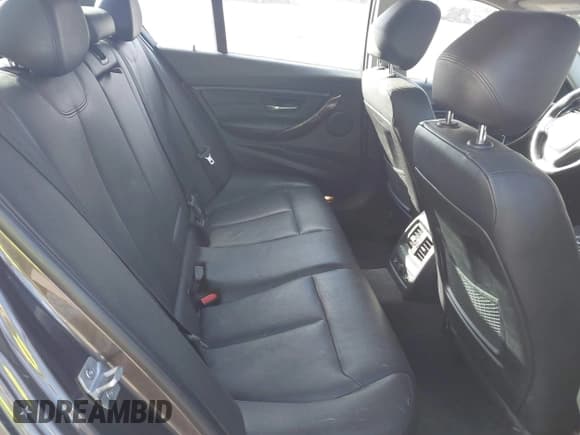 ✅ 2014 BMW 3 Series 328i xDrive • VIN: WBA3B5G50ENS10174 • Lot: 43583584. Wystawiony na IAAI z przebiegiem 267 345 mil. Bezpłatny archiwum sprzedaży aukcyjnych z USA i szczegółowy raport historii pojazdu na DreamBid. Zdjęcie 8.