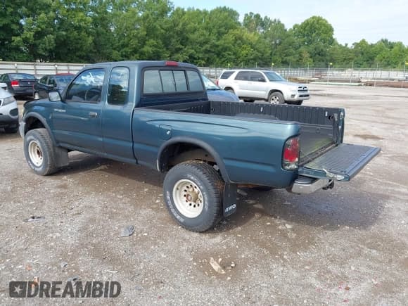 ✅ 1998 Toyota Tacoma • VIN: 4TAWN72N0WZ176205 • Lot: 42912266. Listed on IAAI with 184,222 mi. Free auction sales archive from the USA and detailed vehicle history report at DreamBid. Image 3.