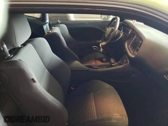 ✅ 2022 Dodge Challenger GT • VIN: 2C3CDZJG4NH112762 • Lot: 66342862. Wystawiony na Copart z przebiegiem 11 785 mil mil. Skorzystaj z bezpłatnego archiwum sprzedaży aukcyjnych z USA i zobacz szczegółowy raport historii pojazdu na DreamBid. Zdjęcie 5.