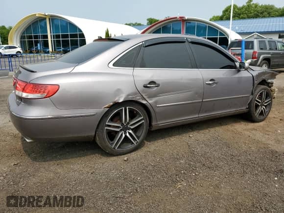 2006 Hyundai Azera SE с VIN KMHFC46F46A105028, выставлен на аукционе Copart как лот 59569815 с пробегом 219 201 миль миль и Списание • Salvage title. История ставок и продаж доступна на DreamBid. Изображение 3.