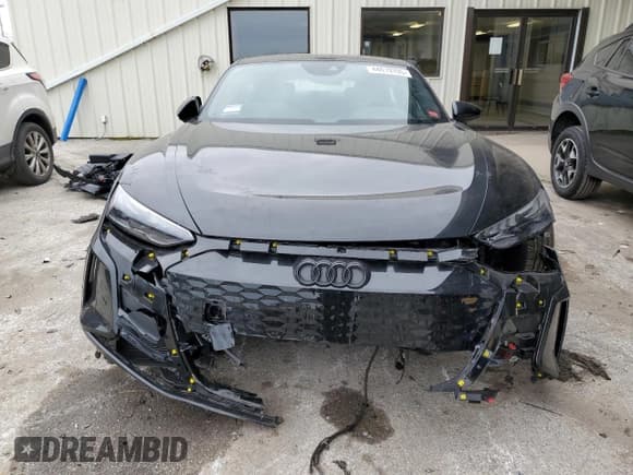 ✅ 2024 Audi e-tron GT Premium Plus • VIN: WAUCJBFW6R7001964 • Lot: 44019705. Wystawiony na Copart z przebiegiem Nie podano. Bezpłatny archiwum sprzedaży aukcyjnych z USA i szczegółowy raport historii pojazdu na DreamBid. Zdjęcie 5.
