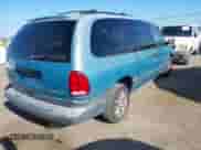 1996 Dodge Caravan SE с VIN 1B4GP44R0TB386449, выставлен на аукционе IAAI как лот 41949313 с пробегом 305 625 миль миль и . История ставок и продаж доступна на DreamBid. Изображение 4.