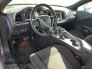 ✅ 2020 Dodge Challenger SXT • VIN: 2C3CDZAGXLH206576 • Lot: 49464743. Wystawiony na Copart z przebiegiem 17 007 mil. Bezpłatny archiwum sprzedaży aukcyjnych z USA i szczegółowy raport historii pojazdu na DreamBid. Zdjęcie 8.