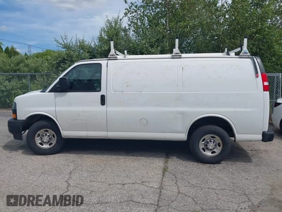 ✅ 2021 Chevrolet Express Cargo • VIN: 1GCWGAFP6M1231601 • Lot: 42763185. Listed on IAAI with 105,783 mi. Free auction sales archive from the USA and detailed vehicle history report at DreamBid. Image 13.