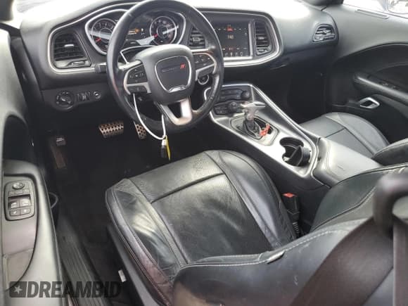 ✅ 2015 Dodge Challenger SXT Plus • VIN: 2C3CDZBG8FH774490 • Lot: 70621494. Wystawiony na Copart z przebiegiem 141 523 mil. Bezpłatny archiwum sprzedaży aukcyjnych z USA i szczegółowy raport historii pojazdu na DreamBid. Zdjęcie 8.