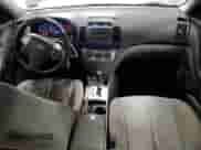 ✅ 2009 Hyundai Elantra SE • VIN: KMHDU46D79U811786 • Lot: 62991165. Wystawiony na Copart z przebiegiem 263 920 mil mil. Skorzystaj z bezpłatnego archiwum sprzedaży aukcyjnych z USA i zobacz szczegółowy raport historii pojazdu na DreamBid. Zdjęcie 8.