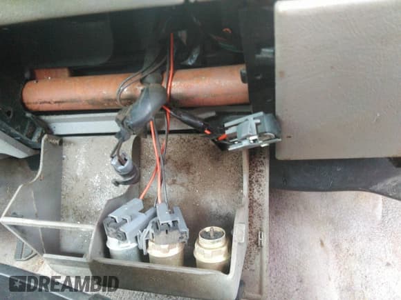 ✅ 1995 GMC Sierra 1500 • VIN: 1GTEC14K0SZ545712 • Lot: 37252791. Wystawiony na IAAI z przebiegiem 2 453 761 mil. Bezpłatny archiwum sprzedaży aukcyjnych z USA i szczegółowy raport historii pojazdu na DreamBid. Zdjęcie 11.