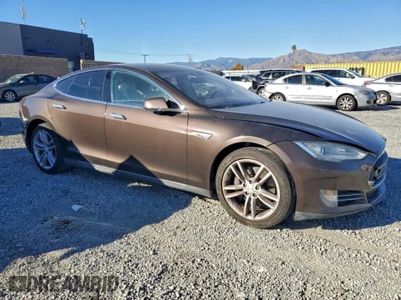 ✅ 2014 Tesla Model S 60 • VIN: 5YJSA1H17EFP52666 • Лот: 95309675. Опубликован ранее на Copart с пробегом 138 638 миль. Бесплатный доступ к архиву аукционных продаж из США и подробный отчёт об истории автомобиля на DreamBid. Изображение 4.