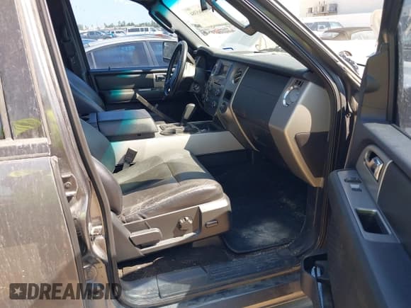 ✅ 2015 Ford Expedition XLT • VIN: 1FMJU1JTXFEF05087 • Lot: 43365384. Wystawiony na IAAI z przebiegiem 225 655 mil. Bezpłatny archiwum sprzedaży aukcyjnych z USA i szczegółowy raport historii pojazdu na DreamBid. Zdjęcie 5.