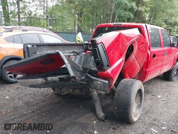 ✅ 2006 Chevrolet Silverado 2500HD LT3 • VIN: 1GCHK23D96F228883 • Лот: 42908093. Опубликован ранее на IAAI с пробегом 181 558 миль. Бесплатный доступ к архиву аукционных продаж из США и подробный отчёт об истории автомобиля на DreamBid. Изображение 6.