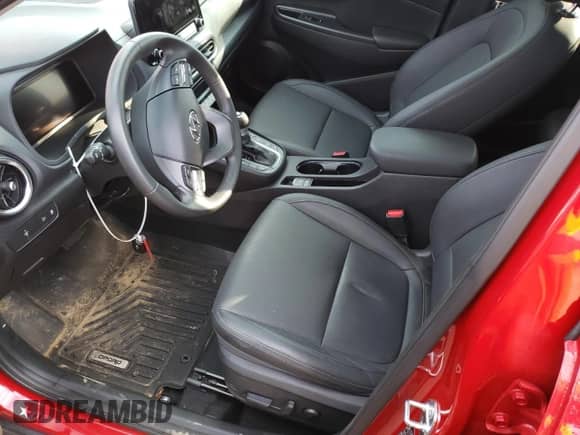 2022 Hyundai Kona Limited z VIN KM8K5CA34NU910962, wystawiony jako Copart lot #40102183 z przebiegiem 9 438 mil mil oraz . Historia ofert i sprzedaży dostępna na DreamBid. Obrazek 7.