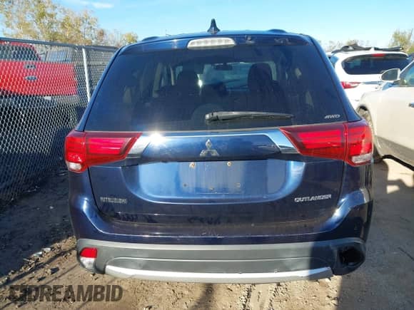 2018 Mitsubishi Outlander ES z VIN JA4AZ3A3XJZ039982, wystawiony jako IAAI lot #43414709 z przebiegiem 115 768 mil mil oraz . Historia ofert i sprzedaży dostępna na DreamBid. Obrazek 17.