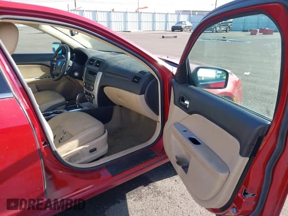 ✅ 2010 Mercury Milan Premier • VIN: 3MEHM0JG5AR610656 • Lot: 43577169. Listed on IAAI with 99,081 mi. Free auction sales archive from the USA and detailed vehicle history report at DreamBid. Image 5.