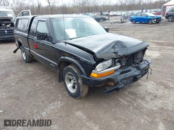✅ 2001 Chevrolet S-10 LS • VIN: 1GCCS19W818112858 • Лот: 41955250. Опубликован ранее на IAAI с пробегом 185 516 миль. Бесплатный доступ к архиву аукционных продаж из США и подробный отчёт об истории автомобиля на DreamBid. Изображение 1.