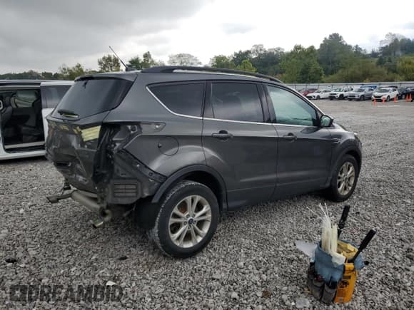 ✅ 2017 Ford Escape SE • VIN: 1FMCU0G90HUD75568 • Lot: 80661805. Listed on Copart with 172,792 mi. Free auction sales archive from the USA and detailed vehicle history report at DreamBid. Image 3.