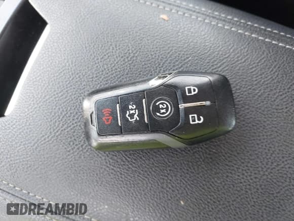 ✅ 2015 Lincoln MKZ Hybrid • VIN: 3LN6L2LU4FR602724 • Lot: 42974274. Listed on IAAI with 81,318 mi. Free auction sales archive from the USA and detailed vehicle history report at DreamBid. Image 11.