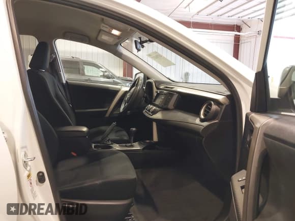 ✅ 2015 Toyota RAV4 LE • VIN: 2T3BFREV7FW277801 • Lot: 43704117. Listed on IAAI with 251,499 mi. Free auction sales archive from the USA and detailed vehicle history report at DreamBid. Image 5.