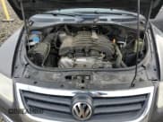 ✅ 2009 Volkswagen Touareg VR6 • VIN: WVGBE77L89D013938 • Lot: 90881985. Wystawiony na Copart z przebiegiem 187 222 mil. Bezpłatny archiwum sprzedaży aukcyjnych z USA i szczegółowy raport historii pojazdu na DreamBid. Zdjęcie 12.