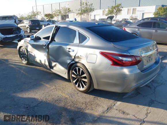✅ 2018 Nissan Altima S • VIN: 1N4AL3AP7JC249443 • Lot: 43504202. Wystawiony na IAAI z przebiegiem 134 150 mil. Bezpłatny archiwum sprzedaży aukcyjnych z USA i szczegółowy raport historii pojazdu na DreamBid. Zdjęcie 3.