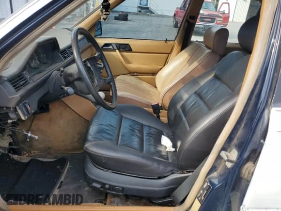 ✅ 1987 Mercedes-Benz 300 D • VIN: WDBEB33D6HA389411 • Lot: 80513135. Listed on Copart with 183,310 mi. Free auction sales archive from the USA and detailed vehicle history report at DreamBid. Image 7.