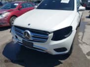 ✅ 2019 Mercedes-Benz GLC 300 • VIN: WDC0G4KB7KF642680 • Lot: 42032973. Wystawiony na IAAI z przebiegiem 137 539 mil. Bezpłatny archiwum sprzedaży aukcyjnych z USA i szczegółowy raport historii pojazdu na DreamBid. Zdjęcie 20.
