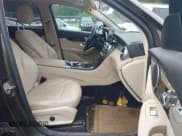 ✅ 2016 Mercedes-Benz GLC 300 • VIN: WDC0G4KB4GF110228 • Lot: 42876631. Wystawiony na IAAI z przebiegiem 158 452 mil. Bezpłatny archiwum sprzedaży aukcyjnych z USA i szczegółowy raport historii pojazdu na DreamBid. Zdjęcie 5.