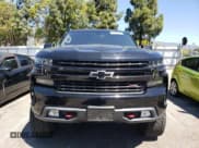 ✅ 2020 Chevrolet Silverado 1500 LT Trail Boss • VIN: 1GCPYFED2LZ364328 • Lot: 50989854. Wystawiony na Copart z przebiegiem 32 495 mil. Bezpłatny archiwum sprzedaży aukcyjnych z USA i szczegółowy raport historii pojazdu na DreamBid. Zdjęcie 5.