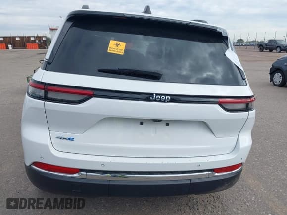 ✅ 2024 Jeep Grand Cherokee • VIN: 1C4RJYB61RC710573 • Lot: 43369280. Listed on IAAI with Not provided. Free auction sales archive from the USA and detailed vehicle history report at DreamBid. Image 16.