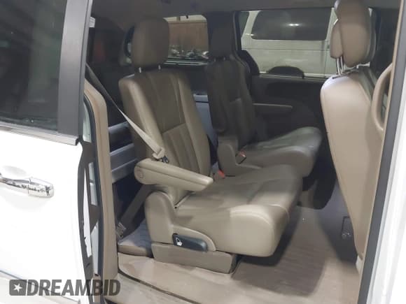 ✅ 2015 Chrysler Town & Country Touring L • VIN: 2C4RC1CG0FR629494 • Lot: 43284740. Listed on IAAI with 121,372 mi. Free auction sales archive from the USA and detailed vehicle history report at DreamBid. Image 8.