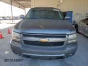 ✅ 2009 Chevrolet Suburban 1LT • VIN: 1GNFK26309R231174 • Lot: 42877385. Wystawiony na Copart z przebiegiem 177 501 mil. Bezpłatny archiwum sprzedaży aukcyjnych z USA i szczegółowy raport historii pojazdu na DreamBid. Zdjęcie 5.