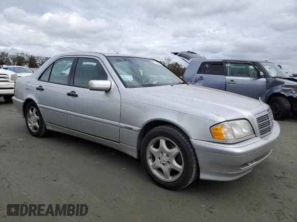 ✅ 2000 Mercedes-Benz C 230/260/280/320 • VIN: WDBHA29G4YA833283 • Лот: 79109874. Опубликован ранее на Copart с пробегом 152 830 миль. Бесплатный доступ к архиву аукционных продаж из США и подробный отчёт об истории автомобиля на DreamBid. Изображение 4.
