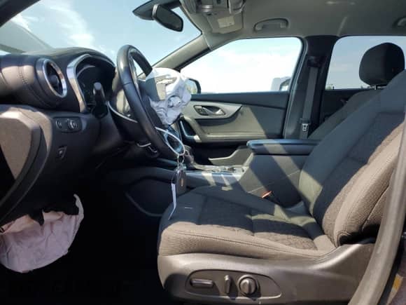 2020 Chevrolet Blazer LT z VIN 3GNKBBRA8LS616883, wystawiony jako Copart lot #71817144 z przebiegiem 76 621 mil mil oraz Szkoda całkowita • Salvage title. Historia ofert i sprzedaży dostępna na DreamBid. Obrazek 7.