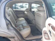 ✅ 2000 Lincoln Town Car Signature • VIN: 1LNHM82W3YY928837 • Lot: 43035722. Wystawiony na IAAI z przebiegiem 232 979 mil. Bezpłatny archiwum sprzedaży aukcyjnych z USA i szczegółowy raport historii pojazdu na DreamBid. Zdjęcie 8.