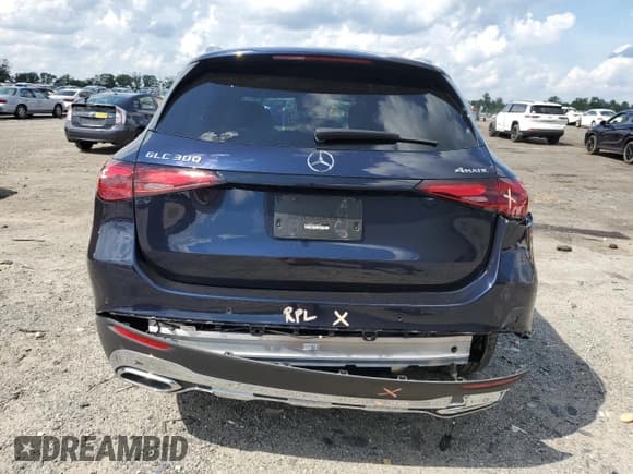 ✅ 2023 Mercedes-Benz GLC 300 • VIN: W1NKM4HB6PU020808 • Lot: 63752515. Wystawiony na Copart z przebiegiem 12 884 mil. Bezpłatny archiwum sprzedaży aukcyjnych z USA i szczegółowy raport historii pojazdu na DreamBid. Zdjęcie 6.
