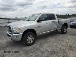 ✅ 2010 Dodge 2500 SLT • VIN: 3D7UT2CL3AG117049 • Лот: 65654715. Опубликован ранее на Copart с пробегом 150 849 миль. Бесплатный доступ к архиву аукционных продаж из США и подробный отчёт об истории автомобиля на DreamBid. Изображение 1.