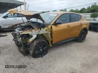 2024 Dodge Hornet GT z VIN ZACNDFAN5R3A09086, wystawiony jako Copart lot #54934405 z przebiegiem 22 296 mil mil oraz Czysty tytuł • Clean title. Historia ofert i sprzedaży dostępna na DreamBid. Obrazek 1.