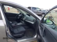 ✅ 2010 Mazda 3 i Sport • VIN: JM1BL1SF2A1342701 • Lot: 42697091. Wystawiony na IAAI z przebiegiem 242 425 mil. Bezpłatny archiwum sprzedaży aukcyjnych z USA i szczegółowy raport historii pojazdu na DreamBid. Zdjęcie 5.