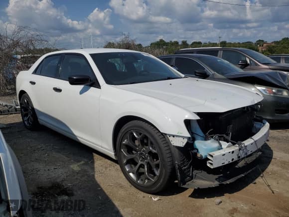 ✅ 2017 Chrysler 300 S • VIN: 2C3CCABG9HH663454 • Лот: 72238054. Опубликован ранее на Copart с пробегом 119 870 миль. Бесплатный доступ к архиву аукционных продаж из США и подробный отчёт об истории автомобиля на DreamBid. Изображение 4.