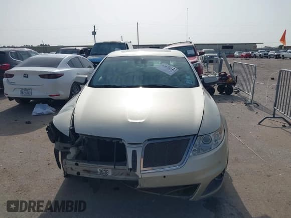 ✅ 2010 Lincoln MKS • VIN: 1LNHL9DR2AG608551 • Lot: 42629488. Wystawiony na IAAI z przebiegiem 178 735 mil. Bezpłatny archiwum sprzedaży aukcyjnych z USA i szczegółowy raport historii pojazdu na DreamBid. Zdjęcie 12.