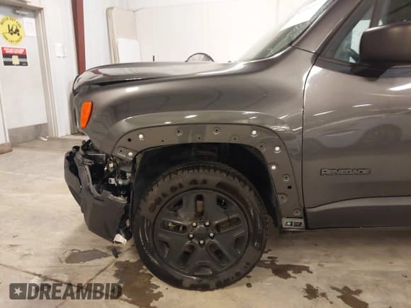 ✅ 2018 Jeep Renegade Sport • VIN: ZACCJBAB8JPJ13595 • Lot: 43732437. Wystawiony na IAAI z przebiegiem 129 450 mil. Bezpłatny archiwum sprzedaży aukcyjnych z USA i szczegółowy raport historii pojazdu na DreamBid. Zdjęcie 18.