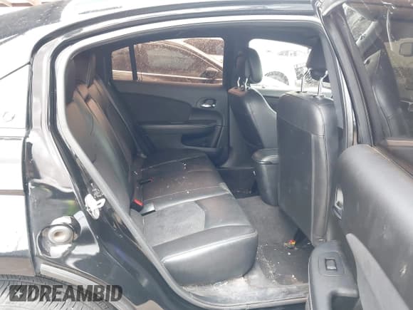 ✅ 2012 Chrysler 200 S • VIN: 1C3CCBHG7CN174192 • Lot: 43235315. Wystawiony na IAAI z przebiegiem 67 362 mil. Bezpłatny archiwum sprzedaży aukcyjnych z USA i szczegółowy raport historii pojazdu na DreamBid. Zdjęcie 8.