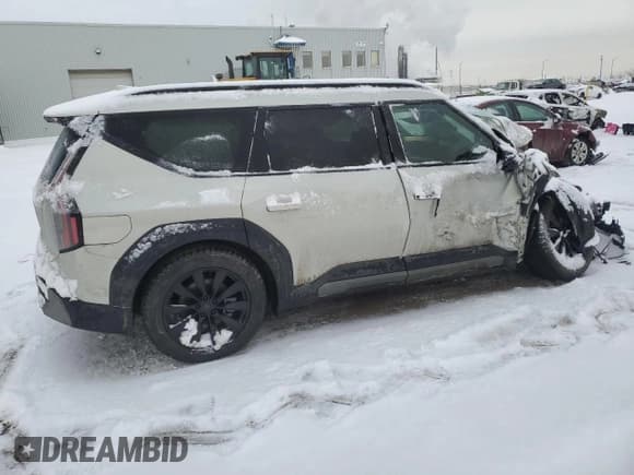 ✅ 2024 Kia EV9 GT-Line • VIN: KNDAEFS59R6040556 • Lot: 43014075. Wystawiony na Copart z przebiegiem Nie podano. Bezpłatny archiwum sprzedaży aukcyjnych z USA i szczegółowy raport historii pojazdu na DreamBid. Zdjęcie 3.