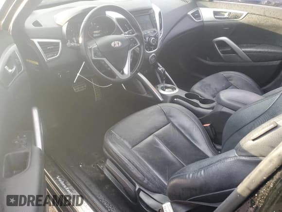 ✅ 2015 Hyundai Veloster • VIN: KMHTC6AD5FU222877 • Lot: 86952994. Wystawiony na Copart z przebiegiem 91 526 mil. Bezpłatny archiwum sprzedaży aukcyjnych z USA i szczegółowy raport historii pojazdu na DreamBid. Zdjęcie 8.