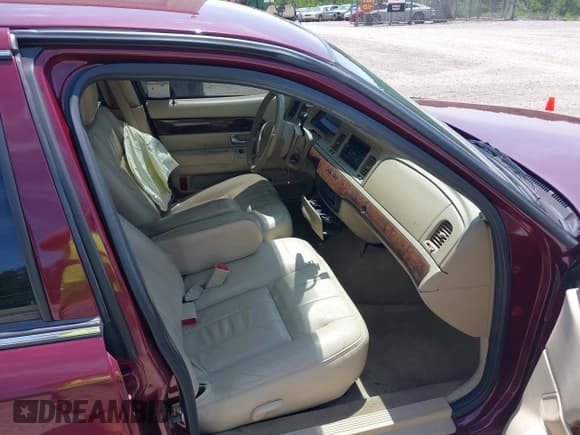 ✅ 2010 Mercury Grand Marquis LS • VIN: 2MEBM7FV6AX611600 • Lot: 42603081. Wystawiony na IAAI z przebiegiem 243 254 mil. Bezpłatny archiwum sprzedaży aukcyjnych z USA i szczegółowy raport historii pojazdu na DreamBid. Zdjęcie 5.