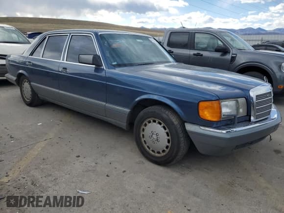 ✅ 1986 Mercedes-Benz 560 • VIN: WDBCA39D0GA267806 • Lot: 49870225. Wystawiony na Copart z przebiegiem 117 401 mil. Bezpłatny archiwum sprzedaży aukcyjnych z USA i szczegółowy raport historii pojazdu na DreamBid. Zdjęcie 4.